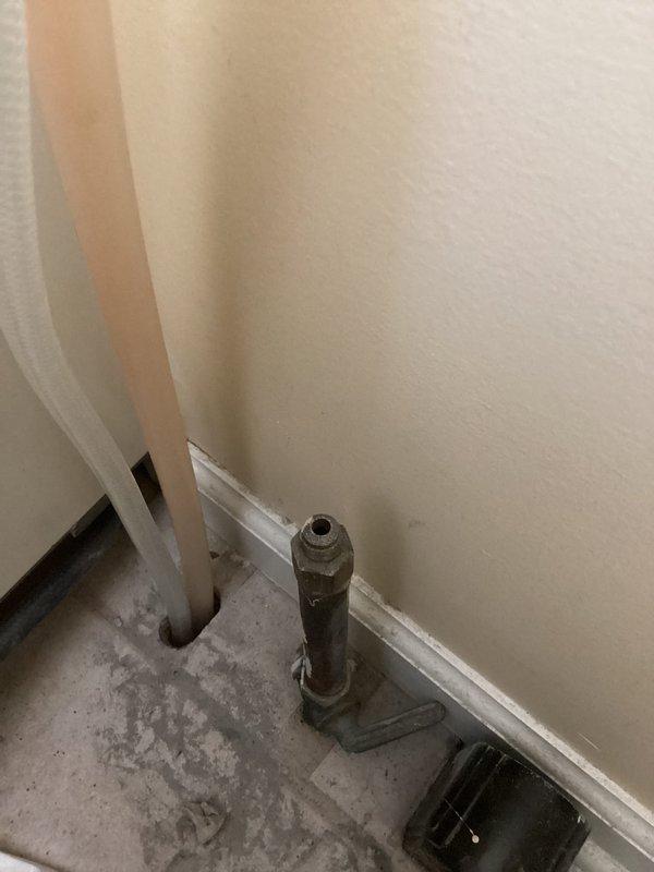 Installed new condensate drainage system, connecting main pipe to existing plumbing infrastructure. Positioned and secured vertical discharge pipe with appropriate fittings in utility area. System was tested and verified to be functioning properly with no leaks observed.