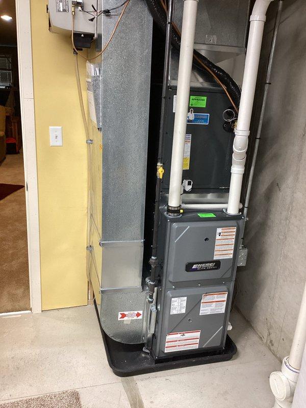 Performed annual heating maintenance on Everest furnace system with humidifier. Completed comprehensive tune-up per ENE warranty requirements. System is functioning properly with all components in good working condition; installation appears relatively new with proper ventilation and drainage connections intact. Applied service verification sticker upon completion.