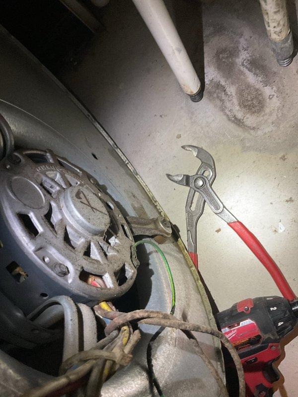 Responded to NH service call for a 21-year-old CAR unit with no heat output and dropping temperature. Upon inspection, found the blower motor had failed. Replaced the motor assembly, verified proper operation, and restored heating function to the system.