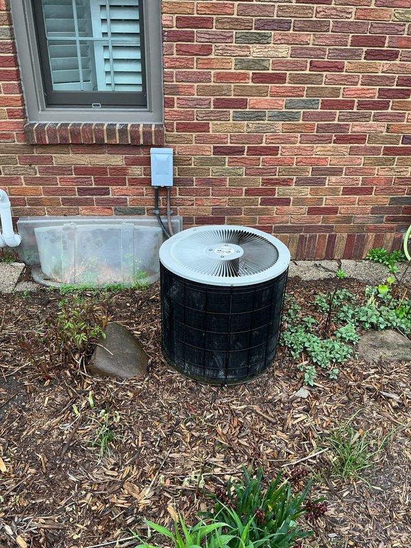 Performed operational assessment of residential air conditioning system. Inspected exterior condenser unit positioned on concrete pad, verified proper installation and clearances, documented equipment condition and surrounding area including electrical disconnect, drainage lines, and accessibility for future service needs.