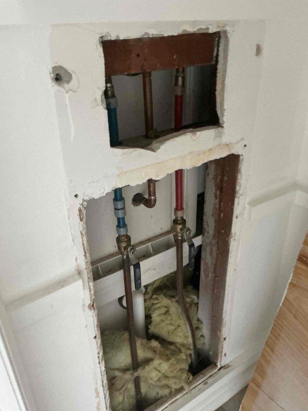 Replaced defective DELTA RP19804 cartridge in Series 1300/1400 tub and shower valve. Accessed valve assembly through wall opening, removed old cartridge, and installed new replacement unit. Tested shower control operation and verified proper temperature regulation and flow control upon completion.