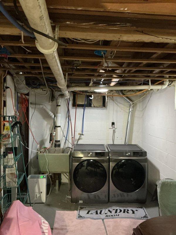 Completed plumbing club inspection for tub-to-shower diverter malfunction. Inspected basement plumbing infrastructure including PVC drain lines, PEX hot and cold water supply lines, and associated fixtures in utility area adjacent to laundry room. Documented existing plumbing configuration with photos showing vertical supply runs and overhead drainage system. Customer was informed of findings and aware of adjusted arrival time for inspection.