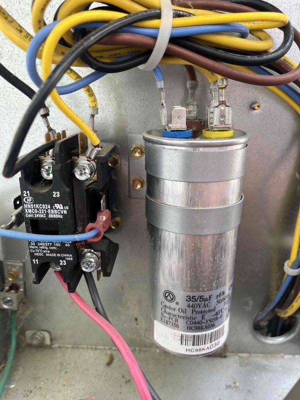 Completed annual cooling maintenance on 6-year-old EcoAir system. Performed comprehensive inspection of outdoor condenser unit, verified proper operation of dual-run capacitor (35/5μF, 440VAC), contactor, and all electrical connections. All components found in good working order with no deficiencies noted. Unit operating within normal parameters.