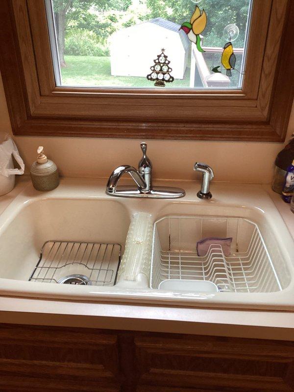 Responded to service call for broken toilet seat in residential bathroom. Replaced damaged toilet seat with new unit, ensuring proper installation and secure mounting. Additionally inspected kitchen faucet as requested, checking for leaks, water pressure, and operational functionality; faucet found to be in good working condition with no issues detected.