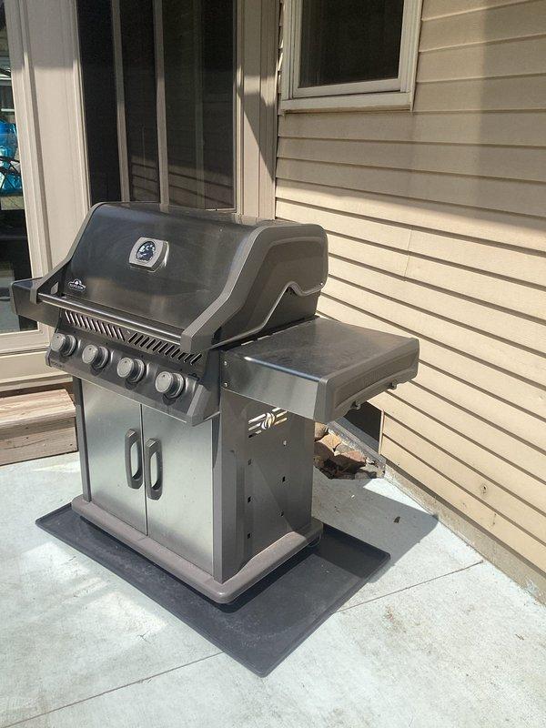 Installed natural gas line connection for outdoor stainless steel grill, connecting appliance to home's existing gas supply system. Verified proper gas flow, tested all connections for leaks, and confirmed safe operation of grill burners upon completion.