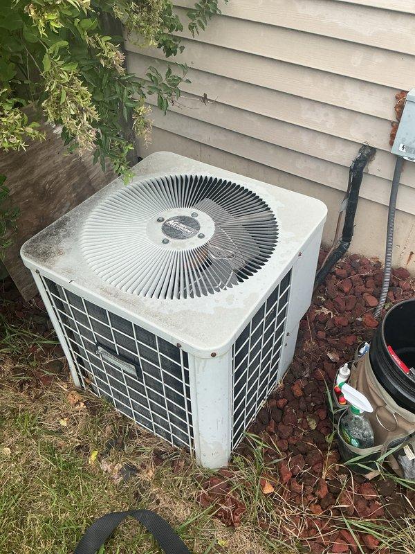Completed annual cooling maintenance on a 2018 Comfortmaker air conditioning system. Performed comprehensive AC tune-up including inspection of outdoor condensing unit, refrigerant lines, and indoor components. Unit placement confirmed acceptable per AMS standards. Customer was notified of and acknowledged later arrival time for service appointment.