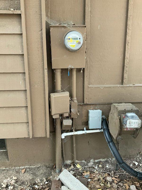 Completed comprehensive electrical club inspection at the property. Thoroughly examined and documented the main electrical service panel, verifying proper circuit breaker installation, wire routing, and neutral bus bar connections. Inspected exterior electrical service equipment including the utility meter, weatherhead assembly, service entrance conduit, and associated junction boxes for code compliance and operational safety.