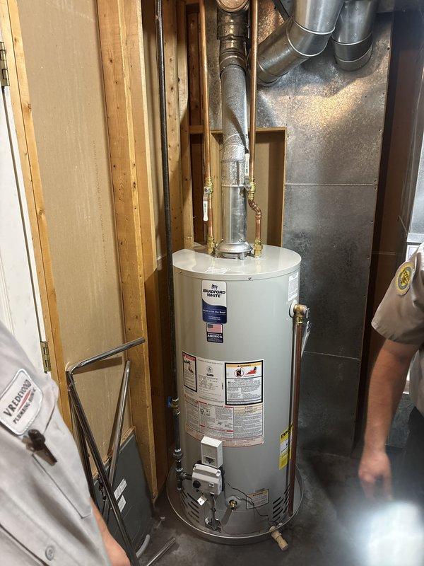 Installed a 40-gallon Bradford White natural draft natural gas water heater (Model RE240S6N) with short tank configuration. Connected all water supply lines, gas piping, and venting through existing chimney system without requiring additional chimney liner modification. Unit includes 6-year parts and 1-year labor warranty and is operating within manufacturer specifications.