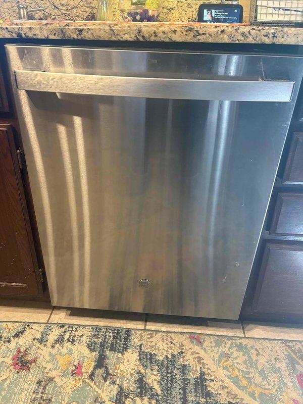 Responded to service request for refrigerator water line installation in single-family residence. Assessed kitchen layout and plumbing access points to provide accurate quote for new water supply line connection. Documented existing kitchen configuration including appliance placement and cabinet arrangement for planning purposes.
