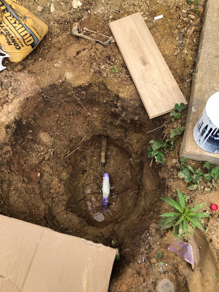 1 inch waterline broke at the house nice and deep