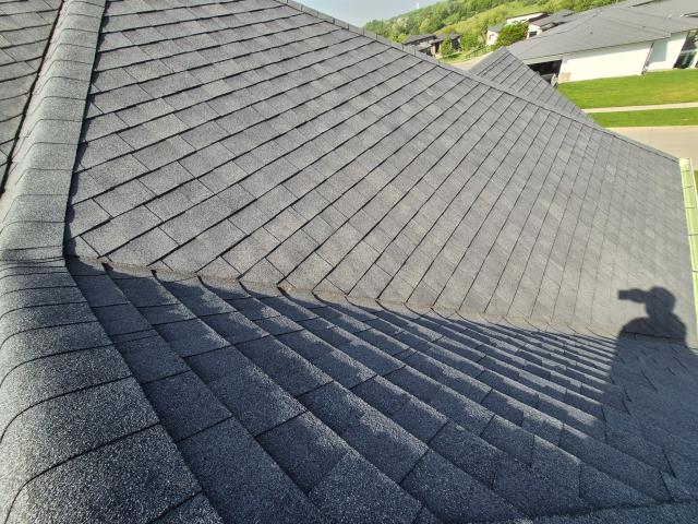 The homeowner contacted us to address algae on his roof. We applied a soft spray to eliminate the algae, restoring the roof's appearance. The result was a refreshed, vibrant roof.