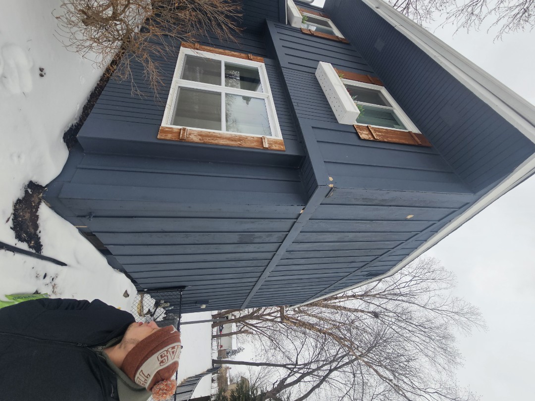 A homeowner reached out for assistance with issues related to their aging siding and bored. The siding, installed 35 years ago, was showing signs of wear, particularly around the windows and roof. The flashing had deteriorated, allowing water and moisture to seep behind the siding, causing the old wood to swell. Upon inspection, it was clear that immediate action was needed to prevent further damage. We provided a comprehensive assessment, offering both a repair quote to address the current issues and a full replacement quote for new vinyl siding and fascia. Our goal was to ensure the homeowner had all the necessary information to make an informed decision about the best course of action for their home.