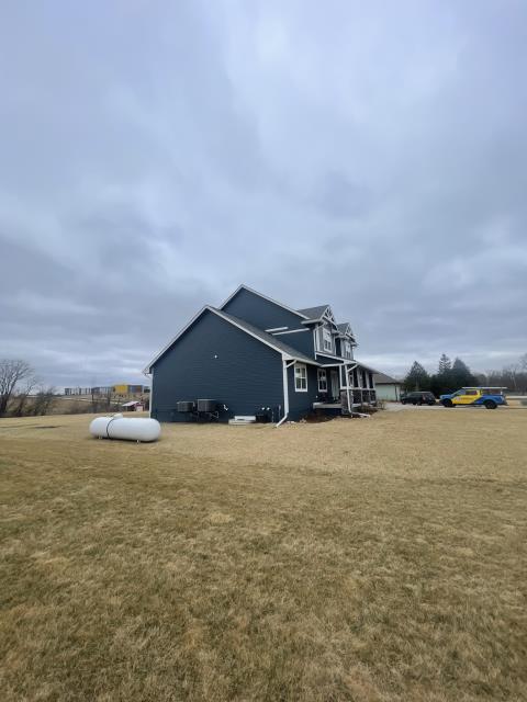 After the hail storm, we expertly repaired the Hardie siding, restoring the home's integrity and beauty. The homeowner was thrilled with the flawless finish.
