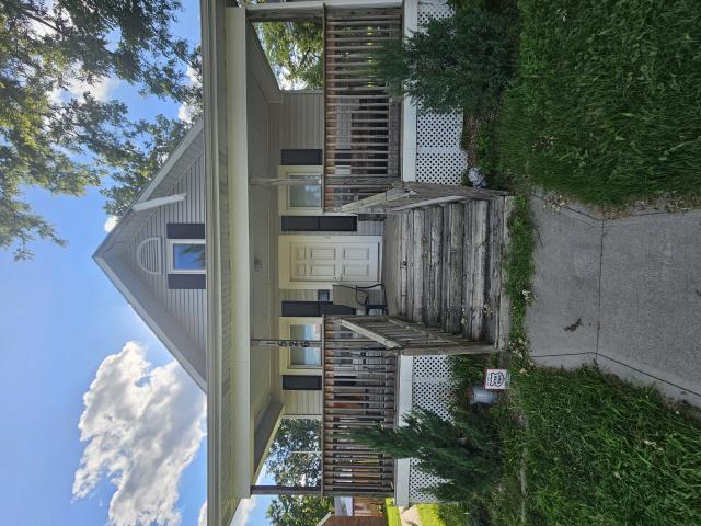 We expertly removed and replaced the fascia and rear gutter, enhancing the home's appearance and ensuring optimal water drainage. The result was a refreshed and well-protected house.