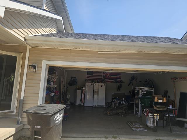 We swiftly addressed a minor siding issue, meticulously repairing the damaged area. Our skilled team ensured the job was completed efficiently, leaving the siding looking as good as new.