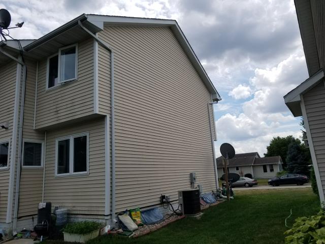 At this Johnston home, we replaced the entire roof with high-quality materials and installed new gutters to ensure optimal water drainage and homes protection.