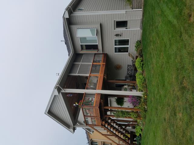 We replaced the entire roof on this Johnston, IA home and repaired a significant section of the gutter system, ensuring lasting durability and improved water flow