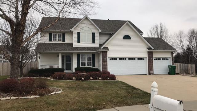 We installed a brand-new roof on the house in Johnston, IA, ensuring durability and aesthetics. Additionally, we meticulously repaired the siding, enhancing the home's exterior protection and appearance.
