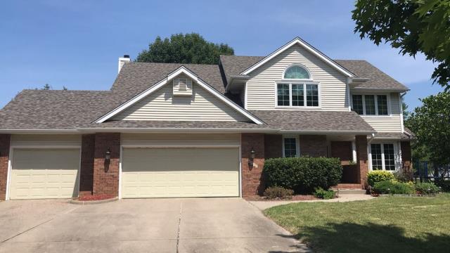 For this home in Johnston, IA, we installed a new, durable roof and repaired the siding, improving the home’s exterior while providing lasting protection from the elements.