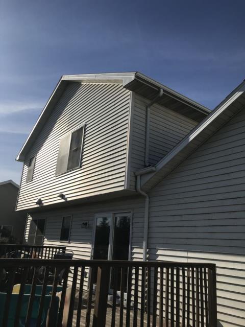 We completed a full roof replacement on this Ames, IA home using high-quality materials for lasting protection. We also repaired the siding, restoring a smooth, secure finish and enhancing the home’s overall appearance.