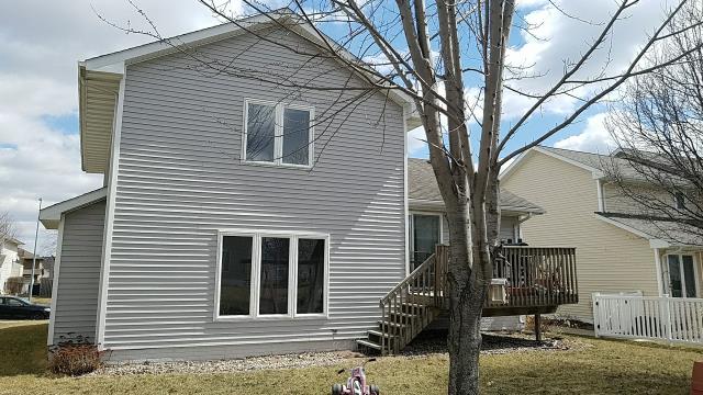 We meticulously removed the old roofing and installed a new, high-quality roof on this Johnston, IA home. The project was completed efficiently, ensuring lasting durability and protection.