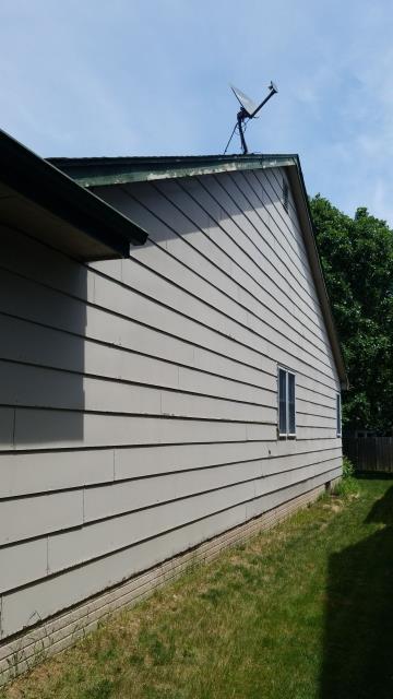 This West Des Moines, IA home received a complete roof replacement, featuring high-quality materials and precise installation to enhance energy efficiency, durability, and curb appeal.