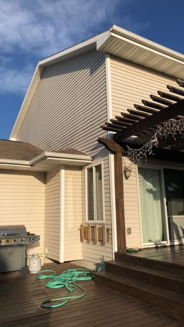 We completed a full roof replacement on this Urbandale, IA home, incorporating proper ventilation, new underlayment, and high-quality shingles for lasting durability and protection.
