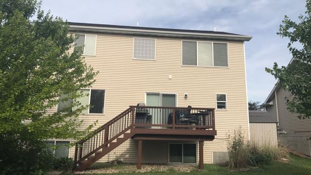 Our team replaced the roof on this Urbandale, IA home with new shingles, giving it a refreshed look and dependable protection against Iowa’s changing weather.