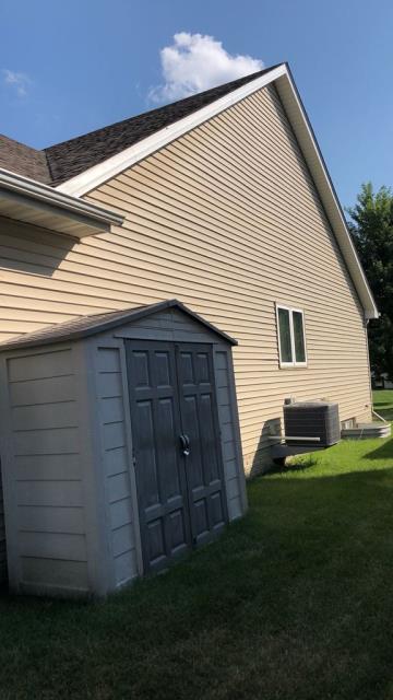 Our team completed a full roof replacement in Urbandale, IA, removing the existing roofing materials and installing new underlayment and shingles. We paid close attention to proper fit, ventilation, and drainage to ensure a clean finish and dependable protection for the home.