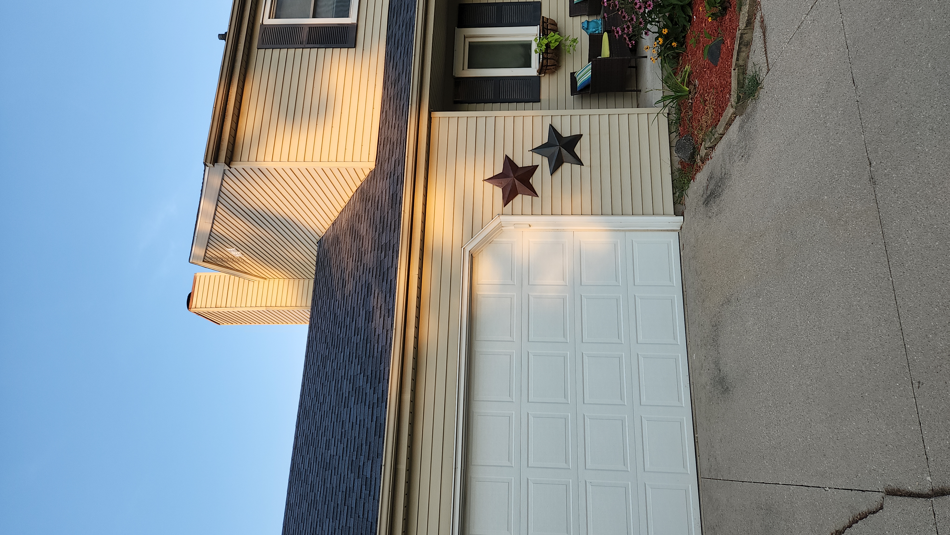 Our team completed a roof replacement in Ames, IA, removing the old roofing materials and installing new shingles for a clean, professional finish. We paid close attention to the underlayment, flashing, and shingle placement to ensure reliable weather protection and give the home a refreshed appearance.