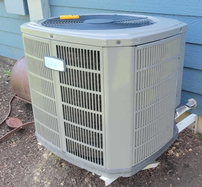 Roselle, IL - Doing the annual preventive maintenance of the air conditioning system. Cleaning the outdoor coil and changing the indoor filter. Testing the operation of the equipment and efficiency of the AC. Roselle, IL - Doing the annual preventive maintenance of the air conditioning system. Cleaning the outdoor coil and changing the indoor filter. Testing the operation of the equipment and efficiency of the AC.