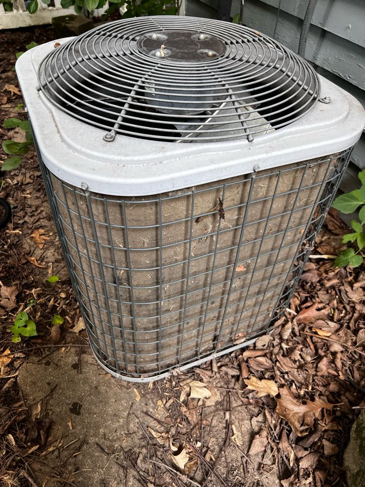 Roselle, IL - Performing annual ac maintenance check on day & night unit. Checking R22 pressures. Taking amp draw. Roselle, IL - Performing annual ac maintenance check on day & night unit. Checking R22 pressures. Taking amp draw.