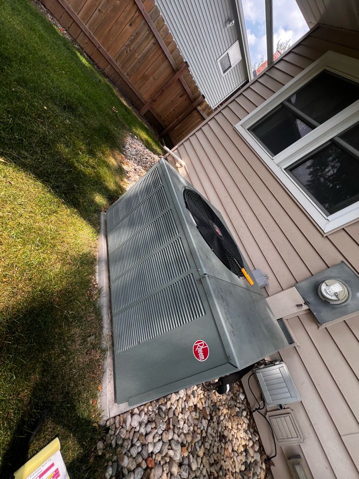 Hoffman Estates, IL - Performing annual ac maintenance check on rheem unit. Cleaning outdoor condenser coil. Taking temp drop. Hoffman Estates, IL - Performing annual ac maintenance check on rheem unit. Cleaning outdoor condenser coil. Taking temp drop.
