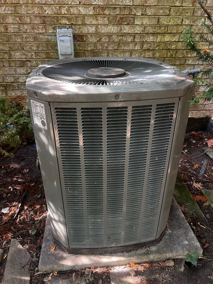 Glenview, IL - Performing annual ac clean & check on trane unit. Checking R22 pressures. Taking temp drop. Glenview, IL - Performing annual ac clean & check on trane unit. Checking R22 pressures. Taking temp drop.