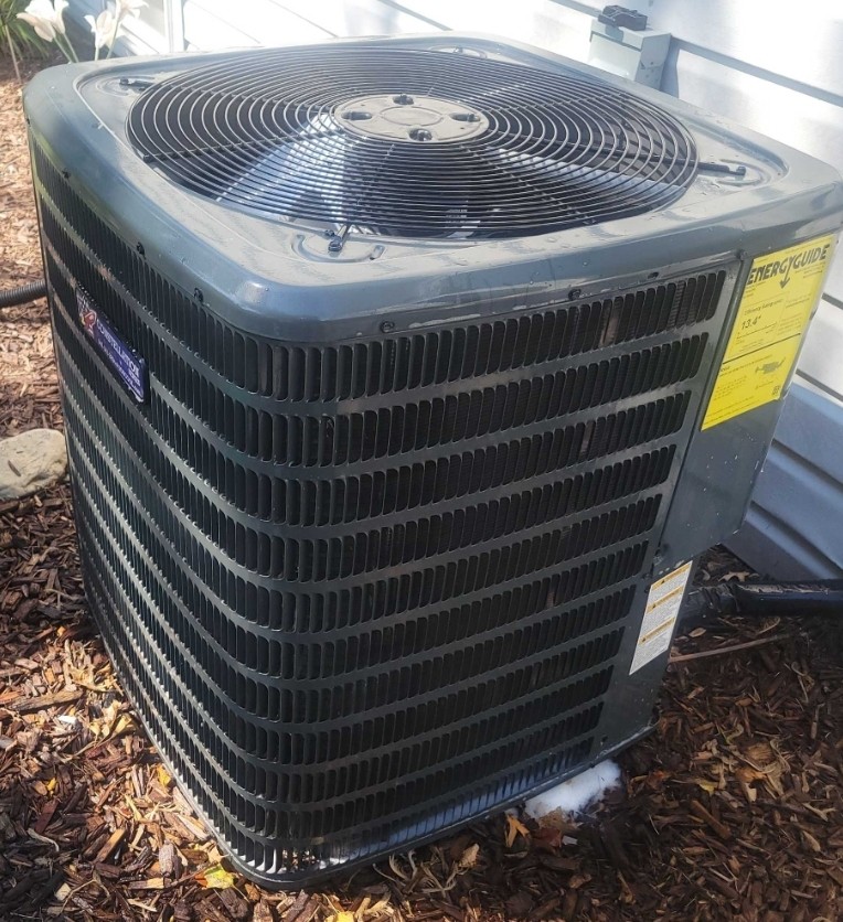 Schaumburg, IL - Completing the yearly preventive maintenance on the Goodman air conditioner unit. Cleaning the outdoor coil and testing the systems efficiency. Making recommendations on how to improve air quality in the home. Schaumburg, IL - Completing the yearly preventive maintenance on the Goodman air conditioner unit. Cleaning the outdoor coil and testing the systems efficiency. Making recommendations on how to improve air quality in the home.