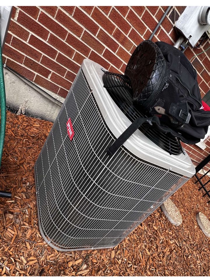 Itasca, IL - Performing repair on Bryant ac unit. Cleaning outdoor coil. Taking temp drop. Itasca, IL - Performing repair on Bryant ac unit. Cleaning outdoor coil. Taking temp drop.