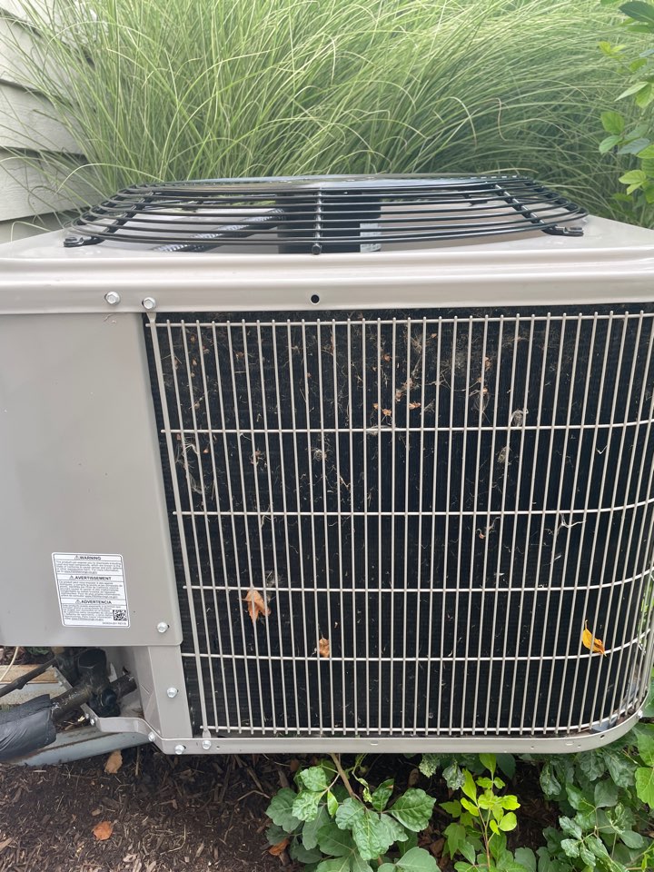 Lake in the Hills, IL - AC tune up. Filter replacement and going over general air quality concerns with customer Lake in the Hills, IL - AC tune up. Filter replacement and going over general air quality concerns with customer