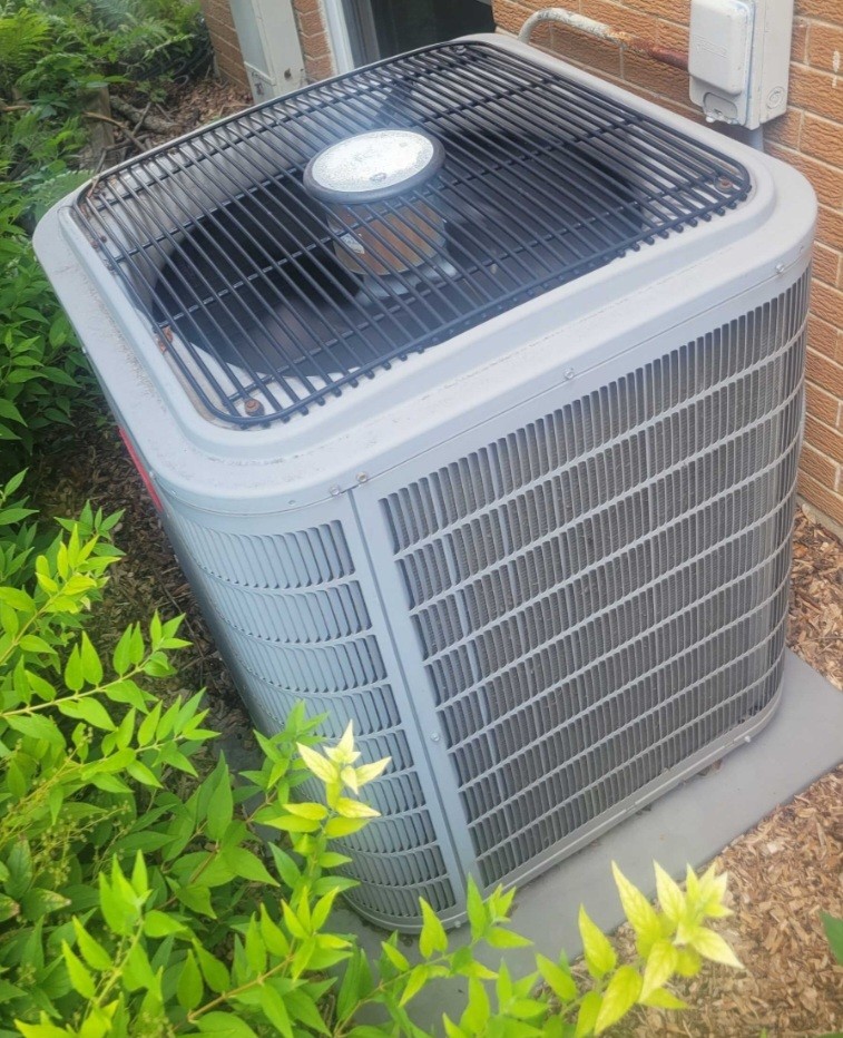 Itasca, IL - Completing the preventive maintenance on the air conditioning unit. Cleaning the outdoor coil of any debris. Testing the efficiency the equipment and it's operation. Itasca, IL - Completing the preventive maintenance on the air conditioning unit. Cleaning the outdoor coil of any debris. Testing the efficiency the equipment and it's operation.