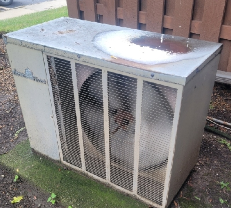 Rolling Meadows, IL - Cleaning and Testing a much older air conditioning to try and help keep it running. Checking efficiency and making recommendations on the most cost-effective way to keep it running. Rolling Meadows, IL - Cleaning and Testing a much older air conditioning to try and help keep it running. Checking efficiency and making recommendations on the most cost-effective way to keep it running.