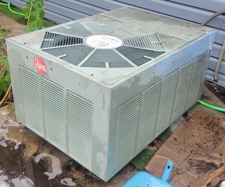 Rolling Meadows, IL - Fixing a power issue with the air conditioning. Once operational, I'm testing the operation of the equipment and its efficiency while running. Cleaning the outdoor coil and changing the indoor filter. Rolling Meadows, IL - Fixing a power issue with the air conditioning. Once operational, I'm testing the operation of the equipment and its efficiency while running. Cleaning the outdoor coil and changing the indoor filter.