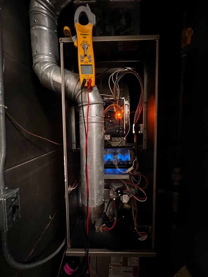 Elk Grove Village, IL - Trouble shooting Bryant furnace. Adjusting blower speed & testing operation. Elk Grove Village, IL - Trouble shooting Bryant furnace. Adjusting blower speed & testing operation.