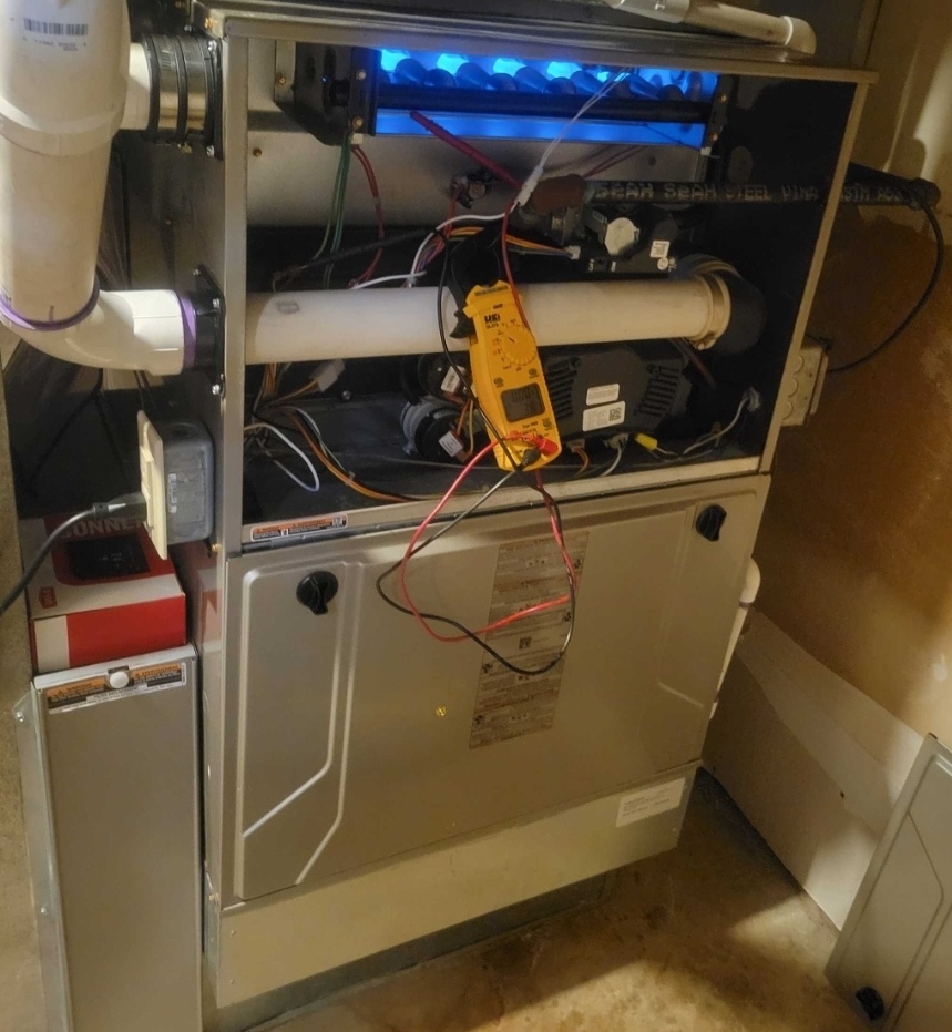 Schaumburg, IL - Completing the yearly furnace tune up and humidifier maintenance. Cleaning both units and testing the equipments efficiency to help ensure everything is running in spec.  Schaumburg, IL - Completing the yearly furnace tune up and humidifier maintenance. Cleaning both units and testing the equipments efficiency to help ensure everything is running in spec.