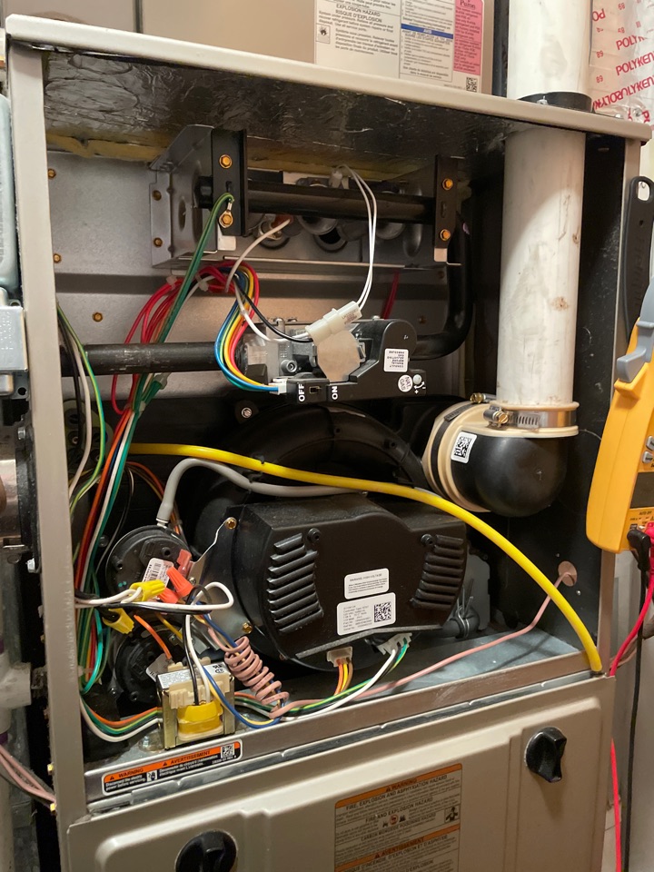 Hoffman Estates, IL - Furnace tune up. Air cleaner maintenance. Performing maintenance on humidifier and uv bulb replacement  Hoffman Estates, IL - Furnace tune up. Air cleaner maintenance. Performing maintenance on humidifier and uv bulb replacement