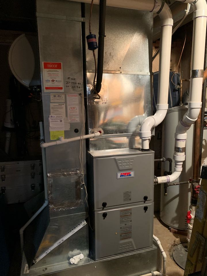 Hoffman Estates, IL - Heil furnace tune up with water heater check  Hoffman Estates, IL - Heil furnace tune up with water heater check