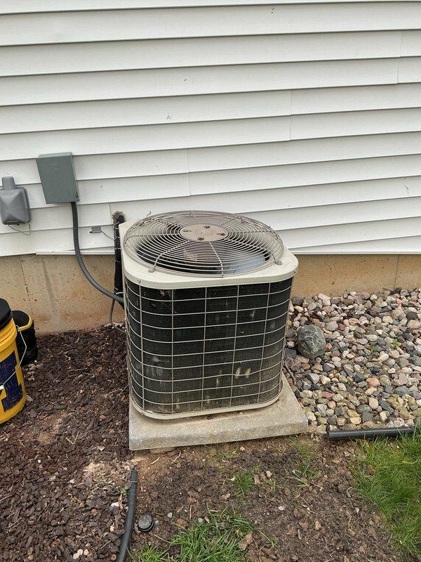 Performed comprehensive preventive maintenance tune-up on residential outdoor air conditioning condenser unit. Completed standard system inspection, cleaning, and performance verification procedures to ensure optimal operation for the cooling season. Unit operational and ready for service upon completion.