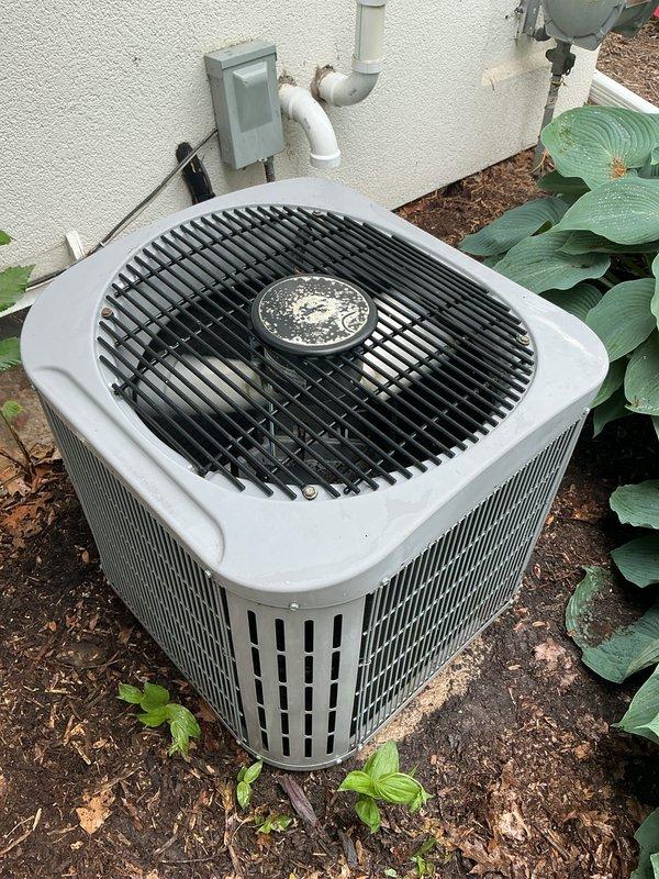 Completed annual preventative maintenance on residential air conditioning system. Performed comprehensive inspection of outdoor condenser unit, verified proper operation of all components, checked refrigerant levels, cleaned coils, and confirmed adequate airflow through ventilation panels. Unit found to be in good working condition with no repairs needed at this time.