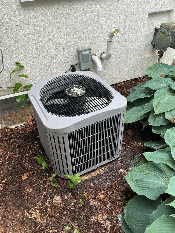 Completed annual preventative maintenance on residential air conditioning system. Performed comprehensive inspection of outdoor condenser unit, verified proper operation of all components, checked refrigerant levels, cleaned coils, and confirmed adequate airflow through ventilation panels. Unit found to be in good working condition with no repairs needed at this time.