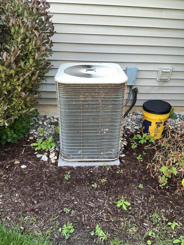 Completed annual cooling maintenance on Lennox HS29-036-2P heat pump system. Inspected outdoor condenser unit, verified proper operation of all components, and noted minor filter and pad maintenance requirements during routine preventive service visit.