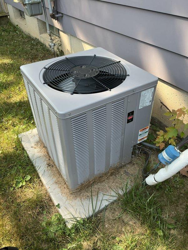 Completed annual maintenance on residential split system air conditioning unit. Performed comprehensive inspection of outdoor condenser unit, verified proper operation of condenser fan motor and compressor, and checked refrigerant line connections. Replaced air filter and cleared debris from around condenser coils to ensure optimal airflow and system efficiency.