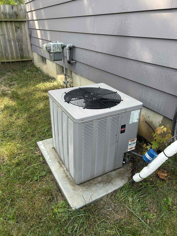 Completed annual maintenance on residential split system air conditioning unit. Performed comprehensive inspection of outdoor condenser unit, verified proper operation of condenser fan motor and compressor, and checked refrigerant line connections. Replaced air filter and cleared debris from around condenser coils to ensure optimal airflow and system efficiency.